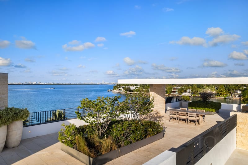 amenities · 1429-n-venetian-way