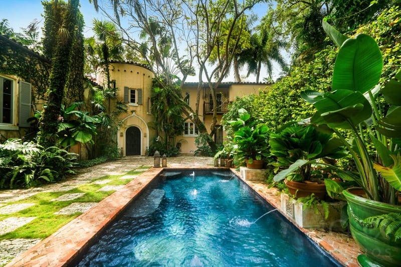 amenities · 3467-n-moorings-way