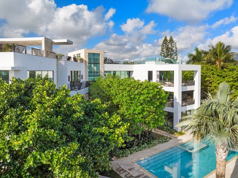 exterior · 1429-n-venetian-way