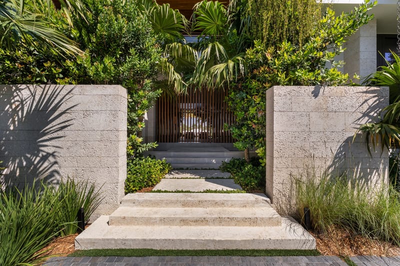 exterior · 625-reinante-ave