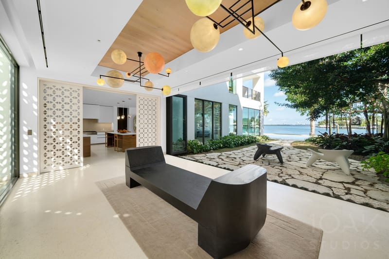 interior · 1429-n-venetian-way