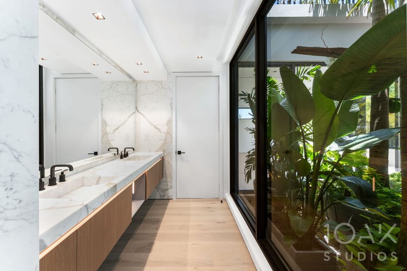 interior · 165-hampton