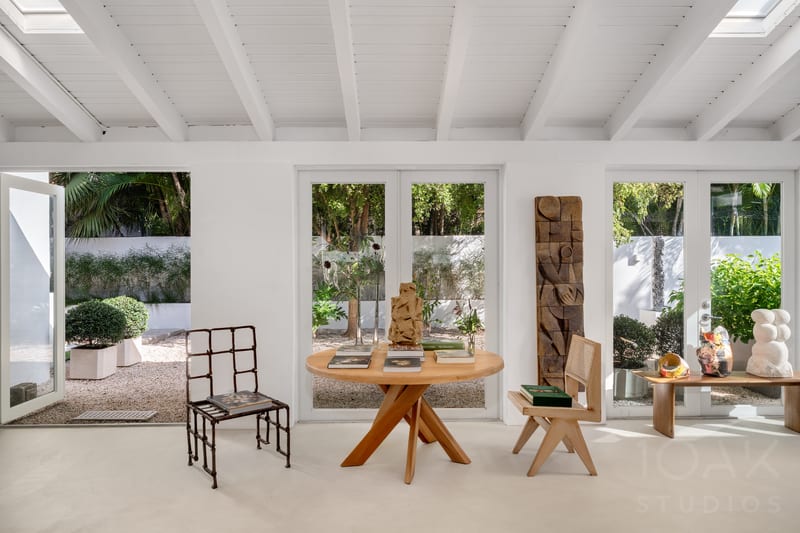 interior · 3325-pine-tree-dr