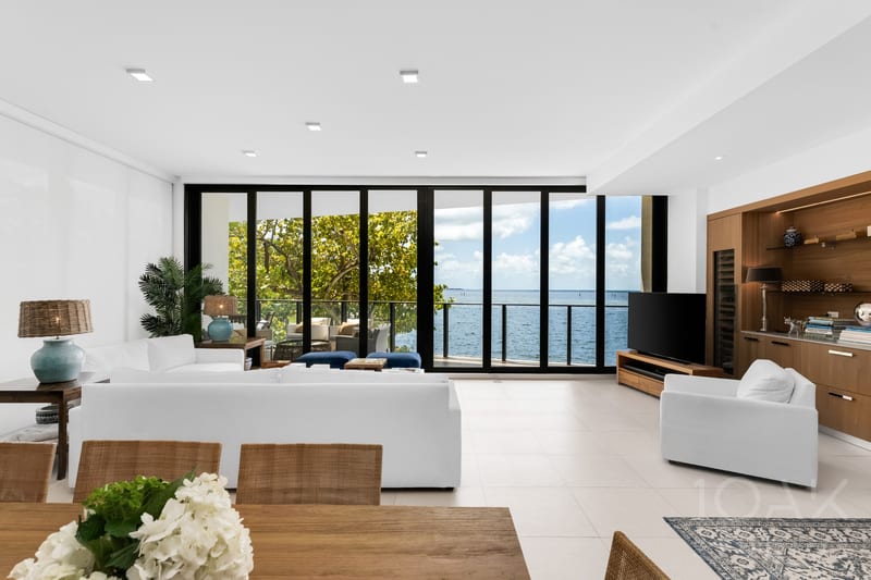 interior · 3581-e-glencoe-st